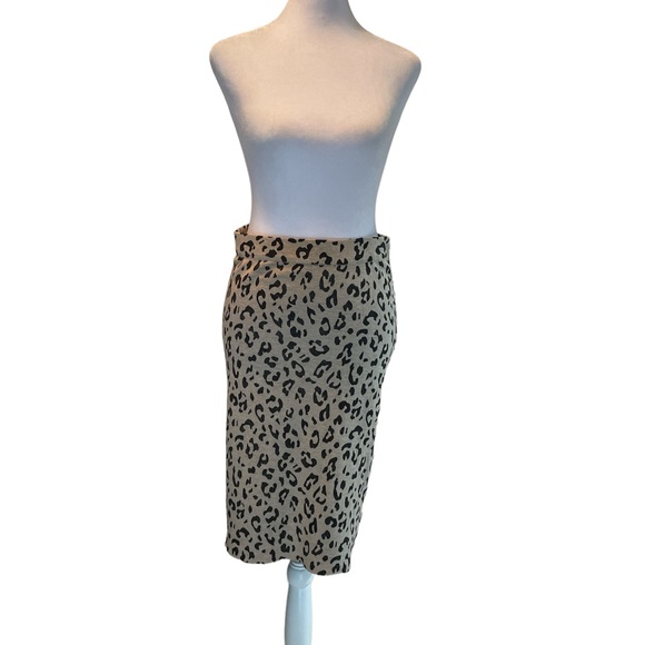 Tart Dresses & Skirts - Tart Pencil Lightweight Stretchy Sweater Skirt Leopard Print Size Medium